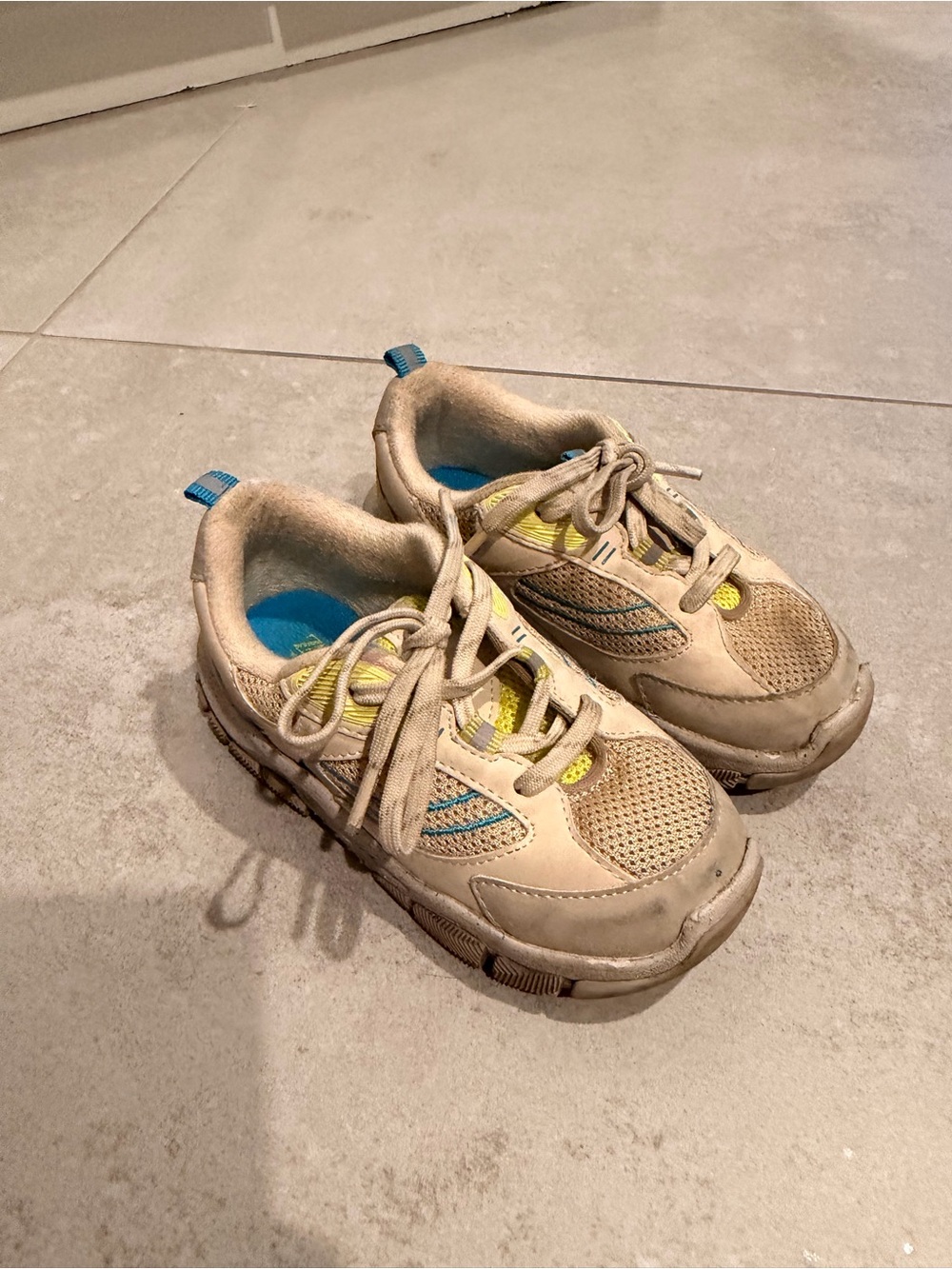 ZARA boys girl 26 eur Kids Beige Athletic Sneakers with Blue and Yellow Accents